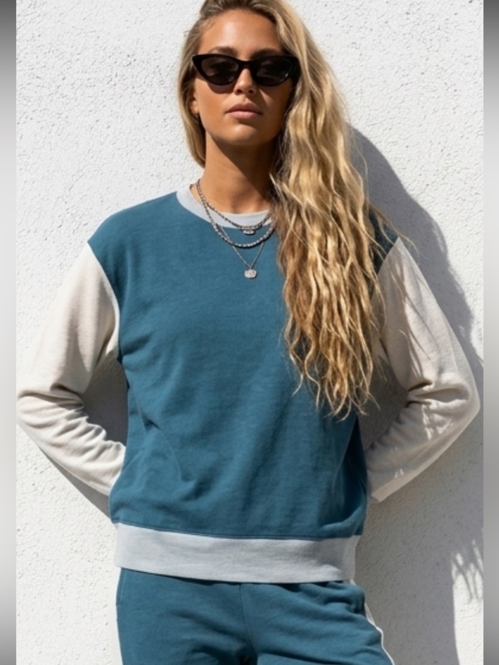 MONROW Colorblock Crewneck Sweatshirt blue & grey loungewear, athleisure NWT M.